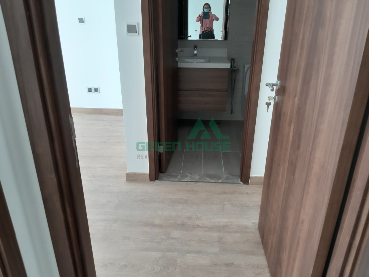 For Sale Midtown apartment in Phu My Hung - District 7- The Sale Price 5.1 billion vnd with car parking lot 8