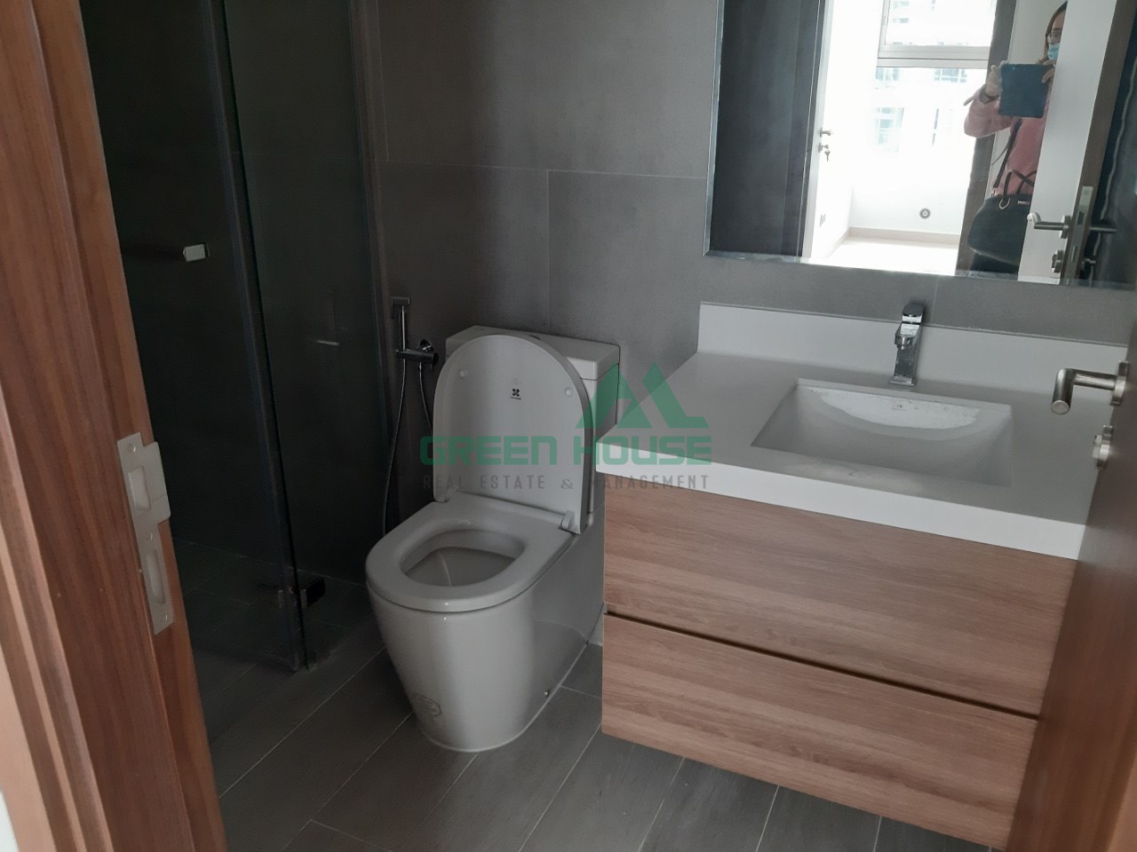 For Sale Midtown apartment in Phu My Hung - District 7- The Sale Price 5.1 billion vnd with car parking lot 12