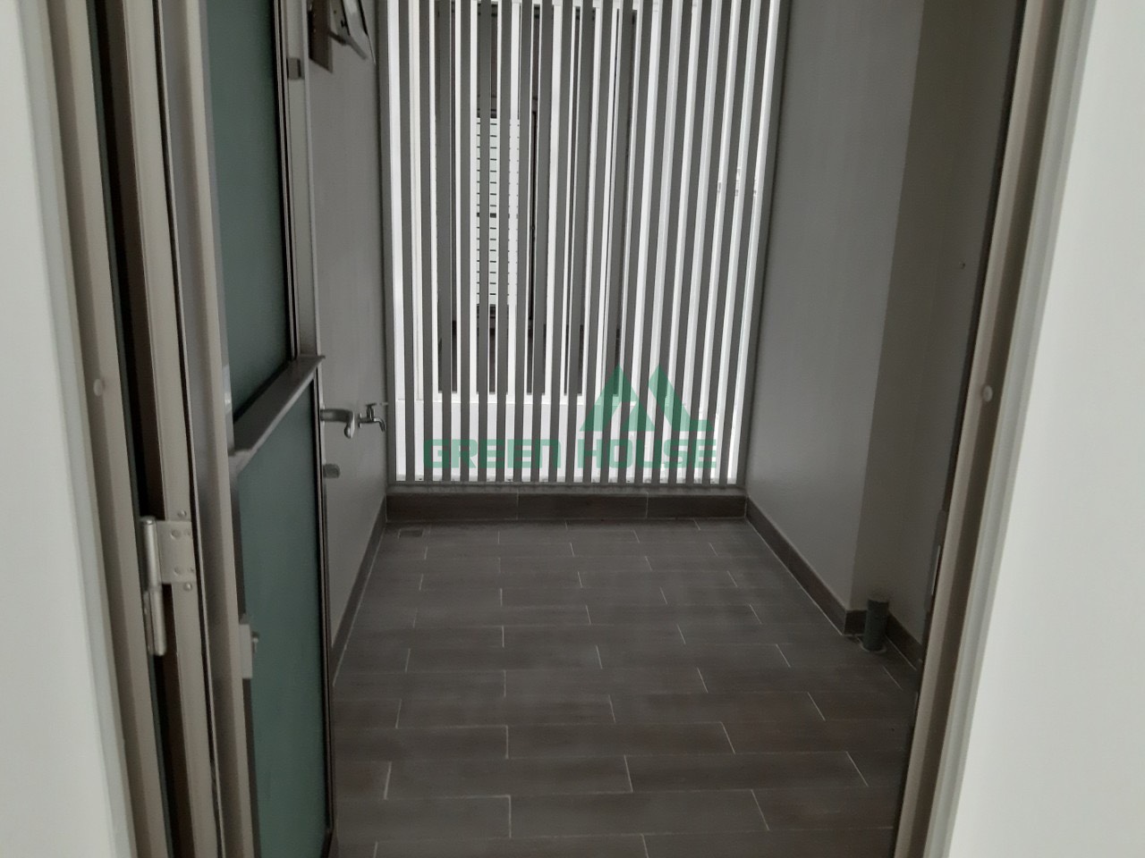 For Sale Midtown apartment in Phu My Hung - District 7- The Sale Price 5.1 billion vnd with car parking lot 11