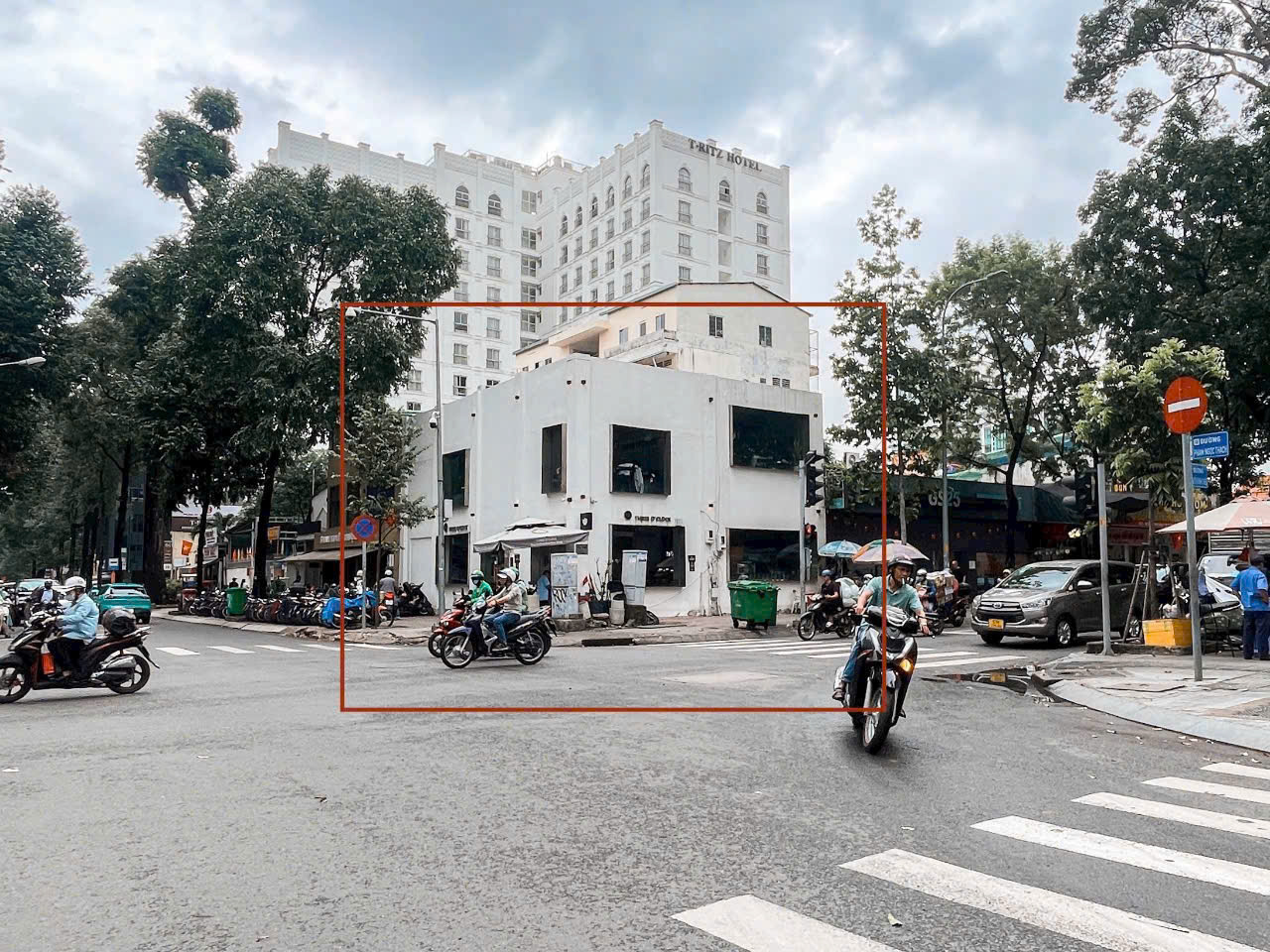 Cho thuê nhà căn góc 2 mặt tiền Nguyễn Đình Chiểu – Phạm Ngọc Thạch, Quận 3 xây 2 tầng – 140m2