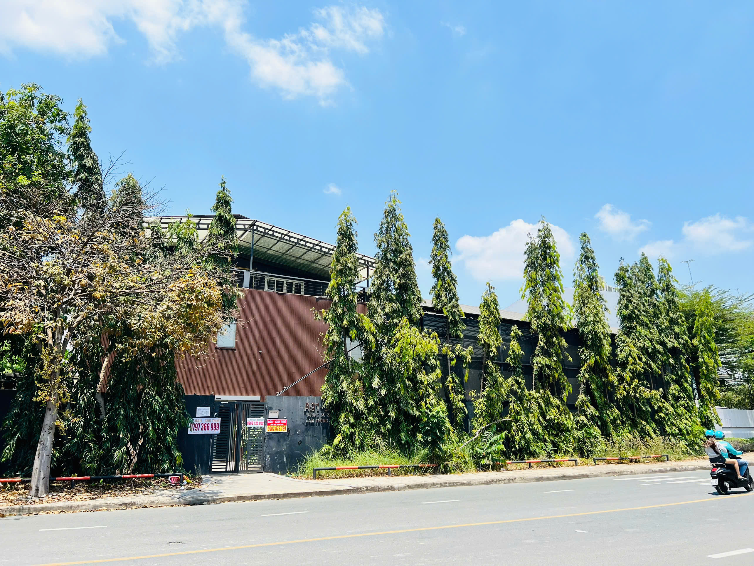 Cho thuê nhà và đất Nam Thông 2 Phú Mỹ Hưng, Quận 7 nhà xây 3 tầng có 6 phòng ngủ – 586.964m2