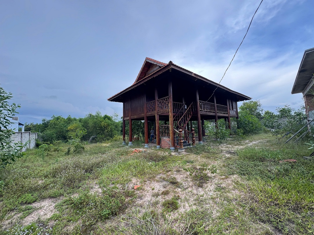 Bán nhà gỗ đường số 18 Hàm Tân, Lâm Đồng gần biển đất trồng cây lâu năm có 300m2 thổ - 2100m2 7