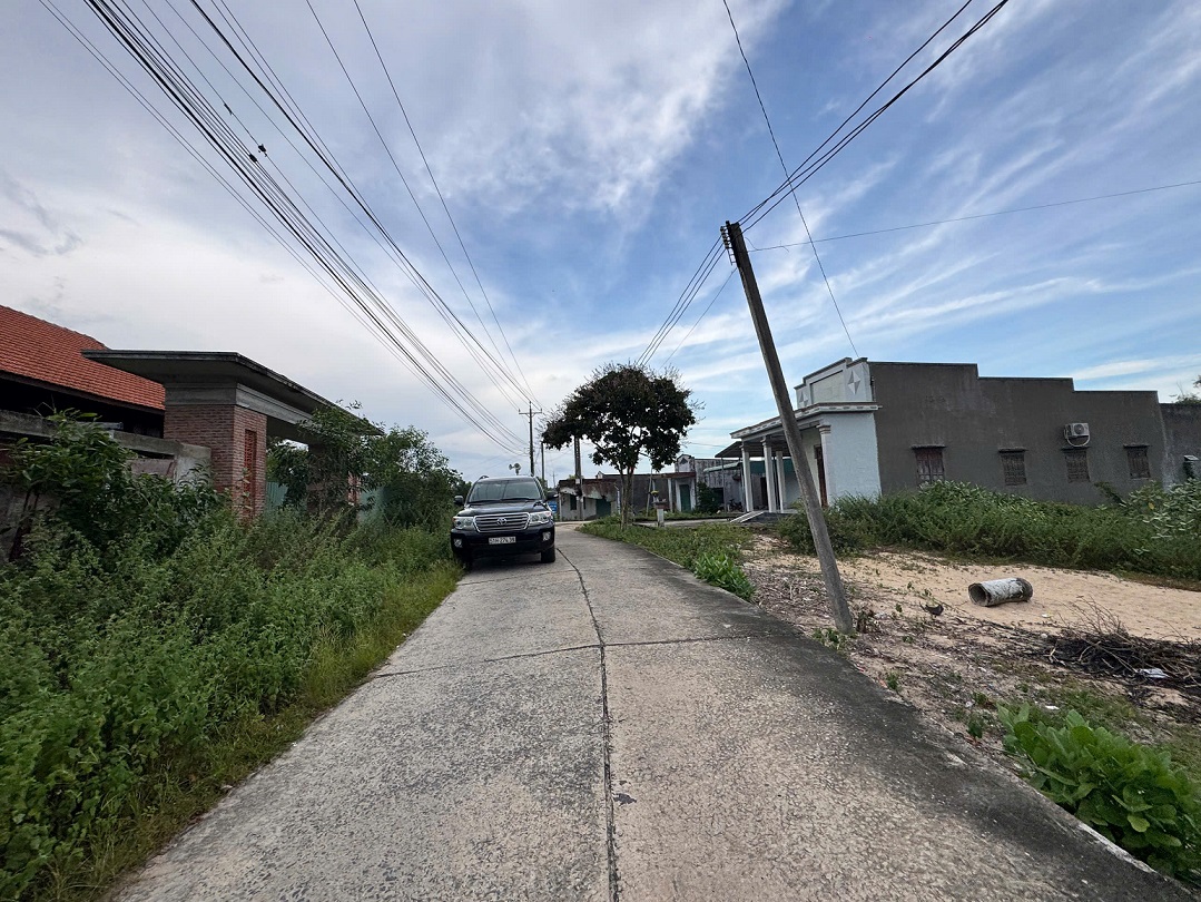 Bán nhà gỗ đường số 18 Hàm Tân, Lâm Đồng gần biển đất trồng cây lâu năm có 300m2 thổ - 2100m2 6