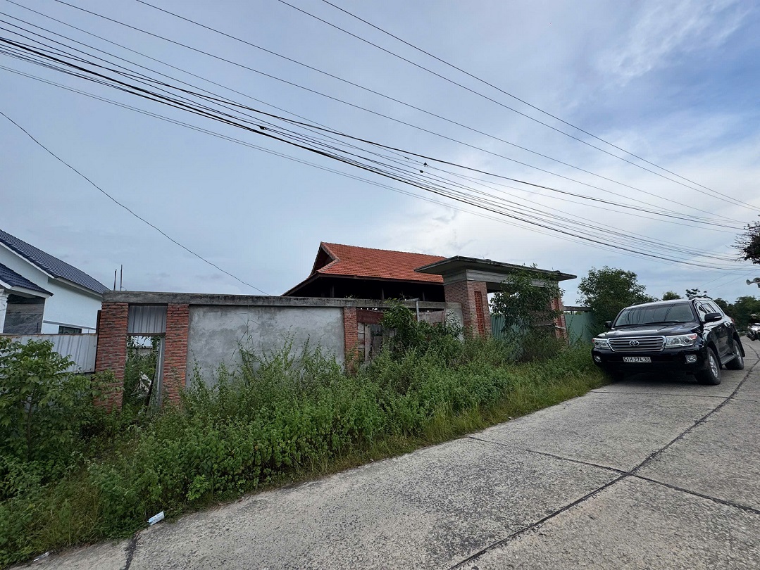 Bán nhà gỗ đường số 18 Hàm Tân, Lâm Đồng gần biển đất trồng cây lâu năm có 300m2 thổ - 2100m2 3