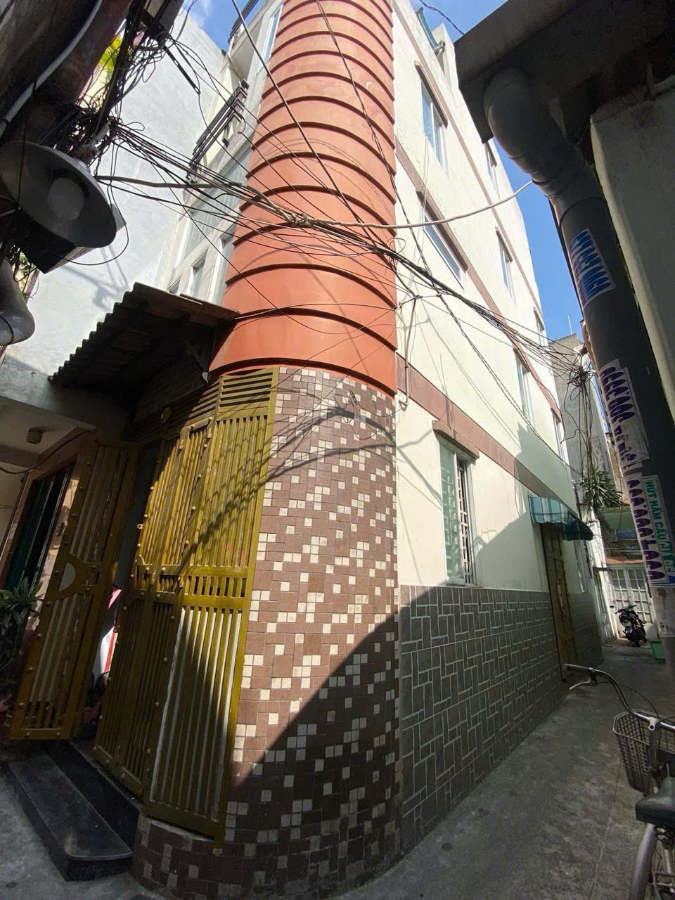 Bán nhà hẻm Lê Thị Riêng, Phường Bến Thành, Quận 1 xây 4 tầng vị trí trung tâm đắc địa – 42.7m2 4