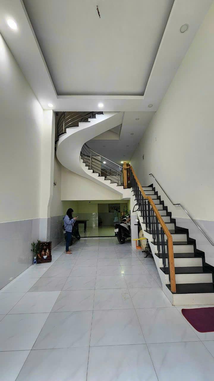 Bán nhà hẻm xe hơi cuối đường Cao Thị Chính, Phường Phú Thuận, Quận 7 thông qua hẻm 803 Huỳnh Tấn Ph 5