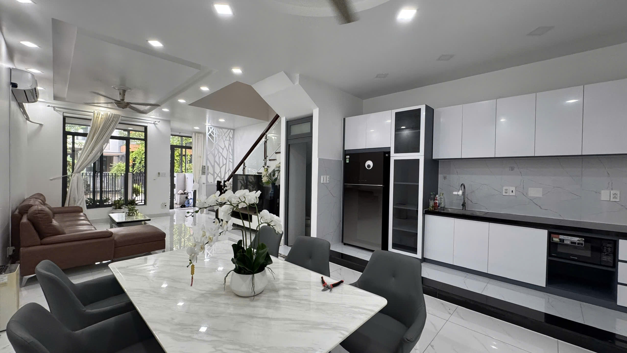 Bán nhà liên kế Lavila Phước Kiển, Nhà Bè xây 3 tầng đang cho thuê 27 triệu/tháng – 96.8m2