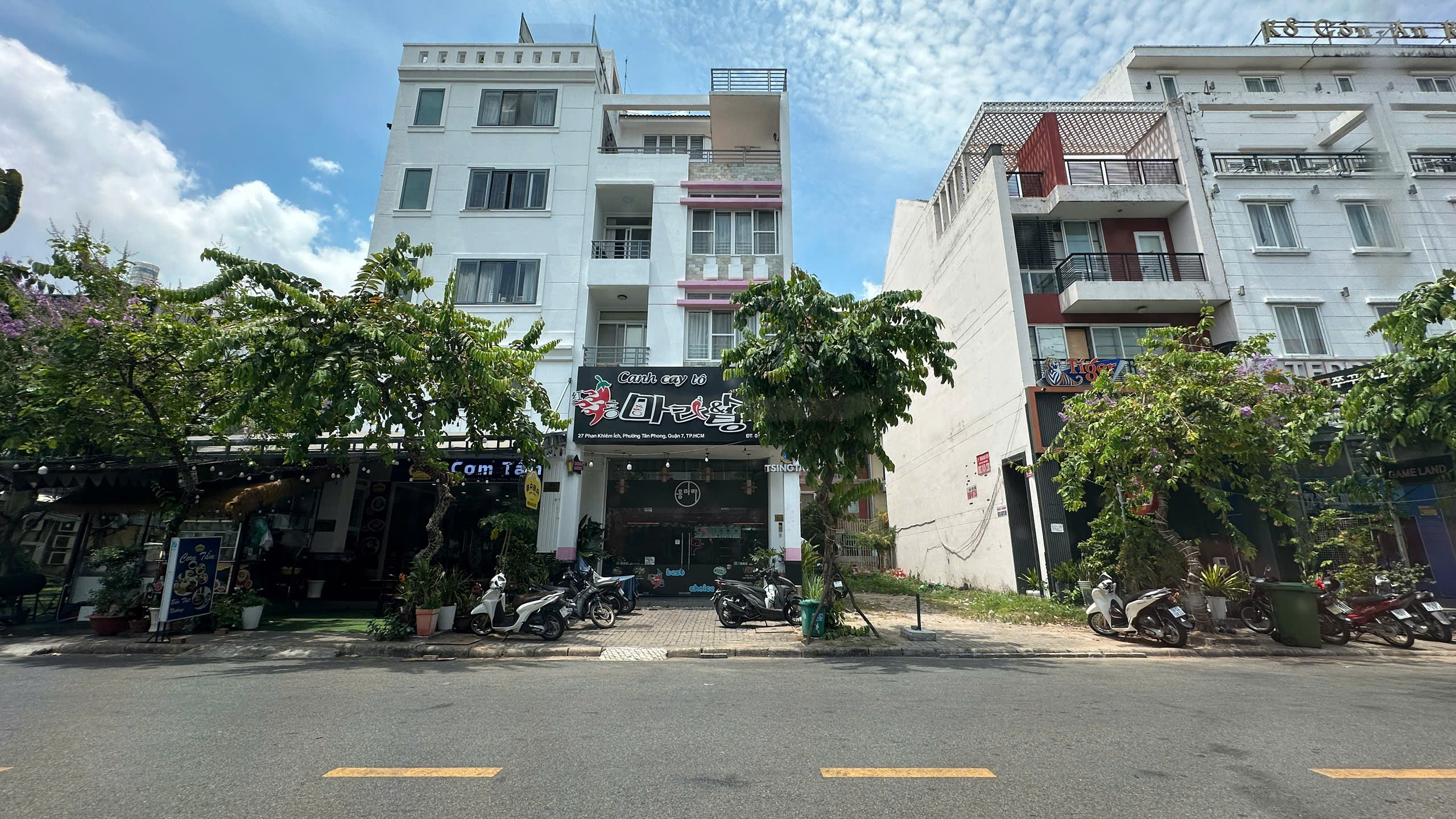 Bán nhà mặt tiền 27 Phan Khiêm Ích Phú Mỹ Hưng, Quận 7 xây 5 tầng đang cho thuê 2200usd – 111m2 2