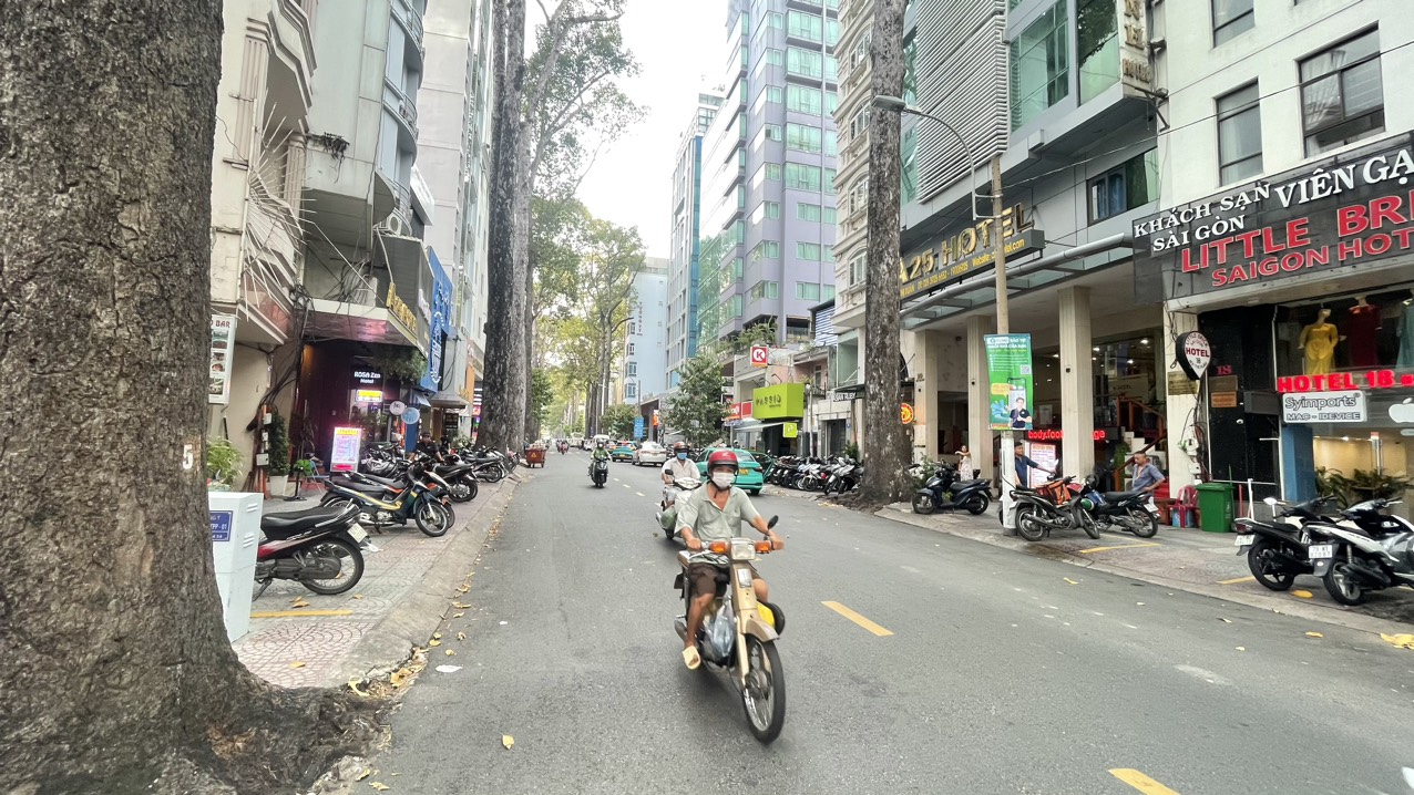 Cho thuê nhà mặt tiền Bùi Thị Xuân, Quận 1 có 4 lầu thuận tiện kinh doanh 4