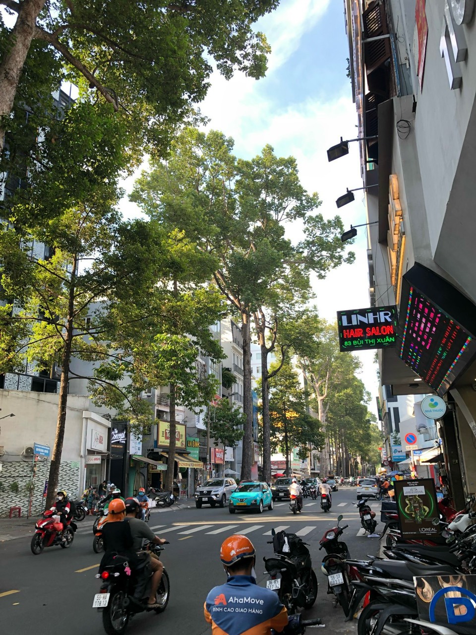 Cho thuê nhà mặt tiền Bùi Thị Xuân, Quận 1 căn góc đẹp, ngang 8m có hầm 5