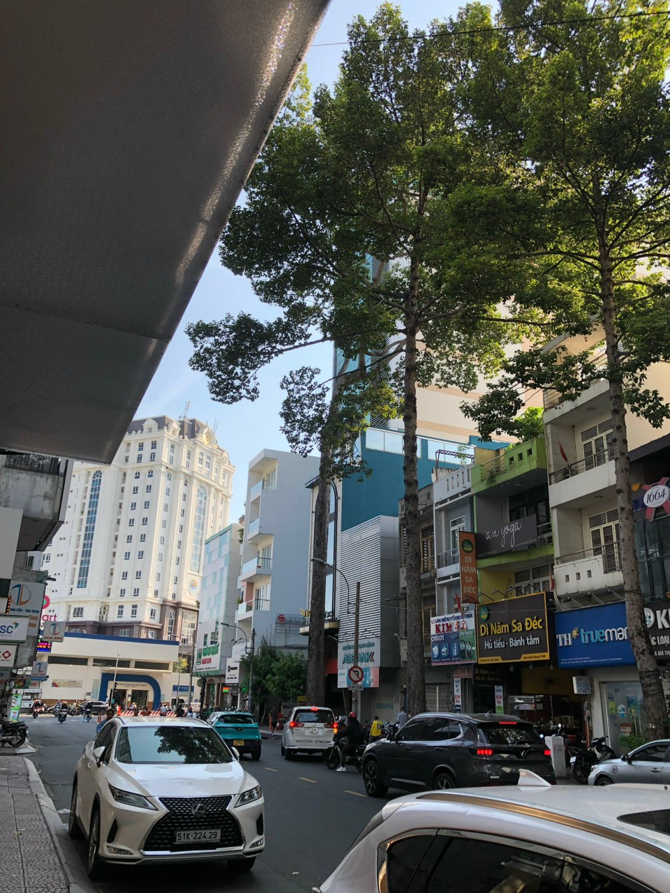 Cho thuê nhà mặt tiền Bùi Thị Xuân, Quận 1 căn góc đẹp, ngang 8m có hầm 8