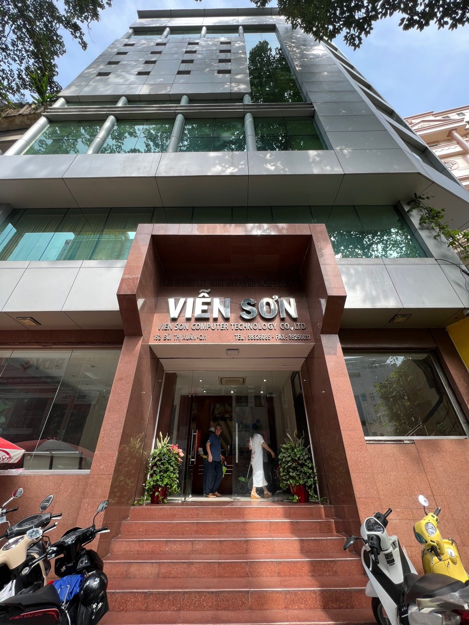 Cho thuê nhà mặt tiền Bùi Thị Xuân, Quận 1 căn góc đẹp, ngang 8m có hầm 1