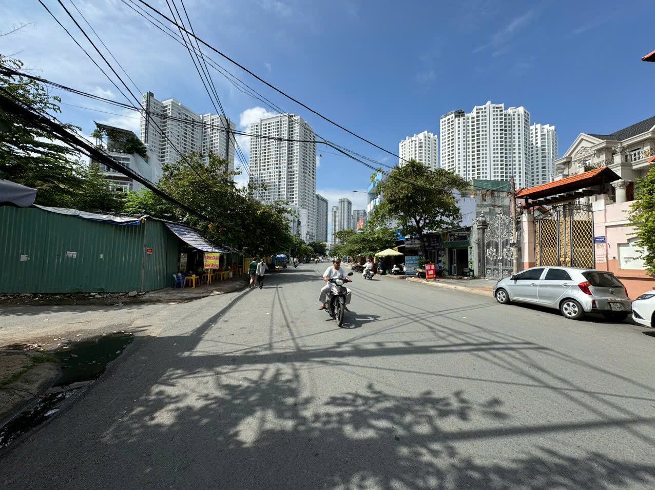 Cho thuê nhà mặt tiền đường Trần Xuân Soạn, Quận 7 có 3 lầu+16 phòng lớn nhỏ 4