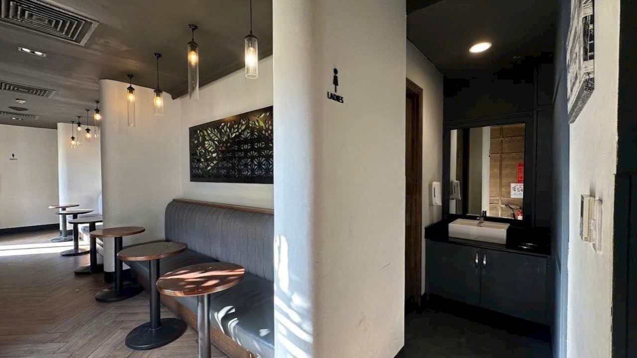 Cho thuê nhà mặt tiền Hàn Thuyên, phường Bến Nghé, Quận 1 kế bên nhà thờ Đức Bà 2