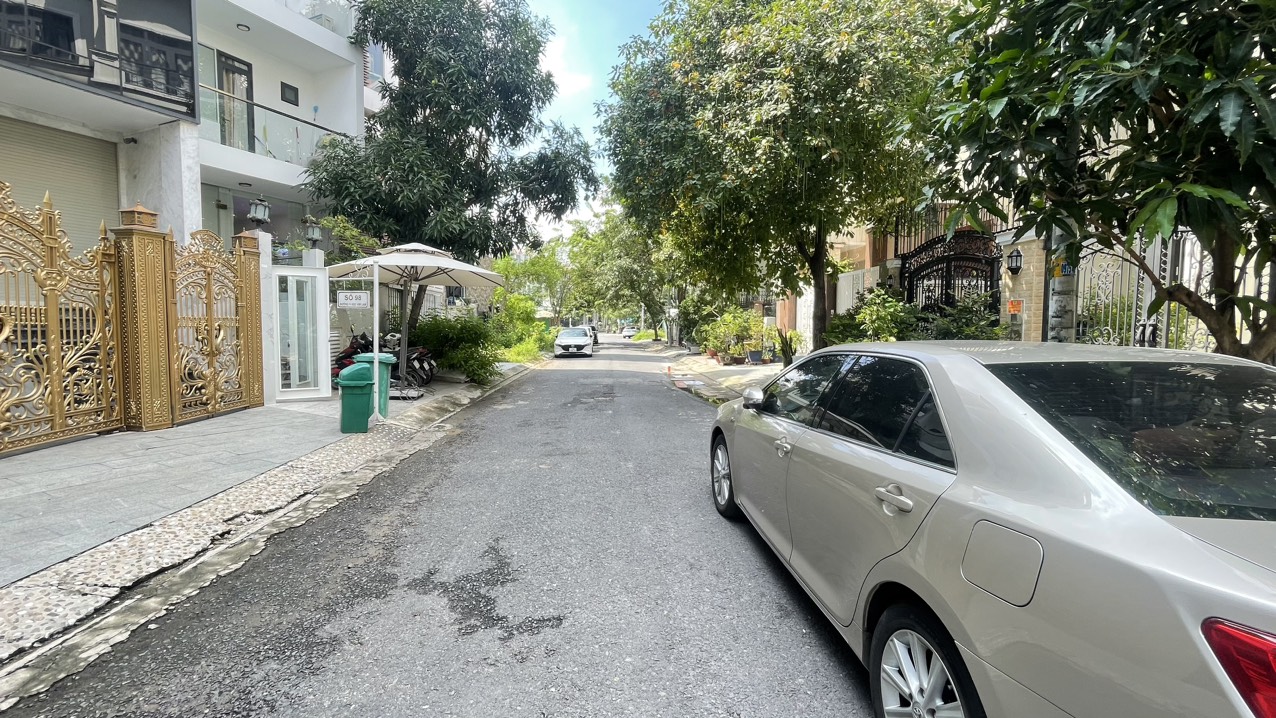 Cho thuê nhà 2 mặt tiền D1 và số 11 Him Lam, Quận 7 có hầm+4 lầu, thang máy 6