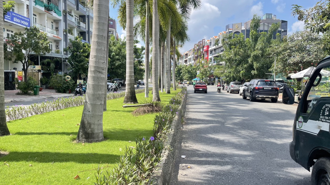 Cho thuê nhà 2 mặt tiền D1 và số 11 Him Lam, Quận 7 có hầm+4 lầu, thang máy 4