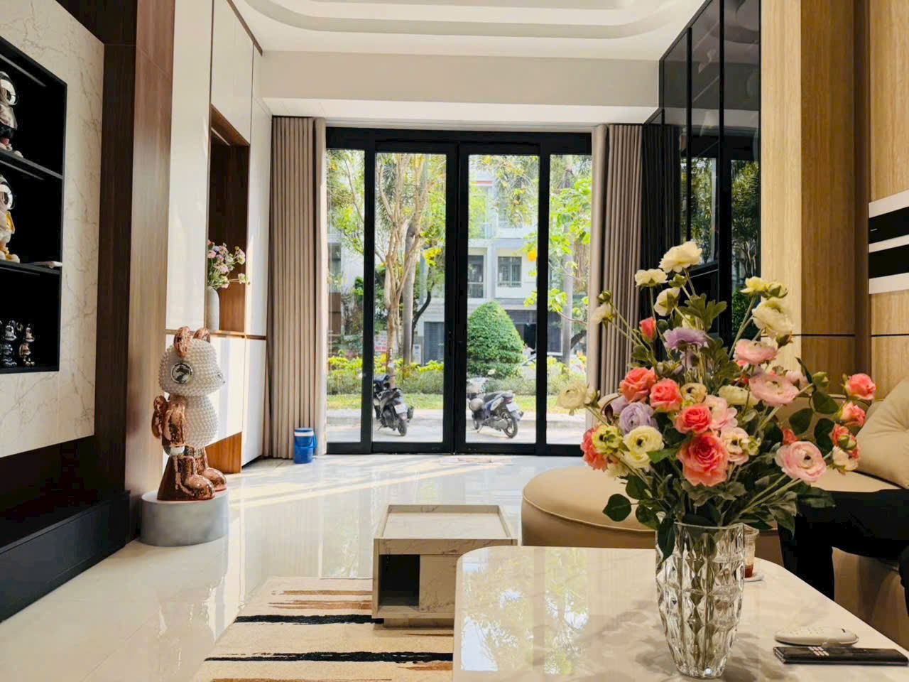 Bán nhà mặt tiền khu Tân Quy Đông, Phường Tân Phong, Quận 7 xây 5 tầng có 5 phòng ngủ – 76m2 2