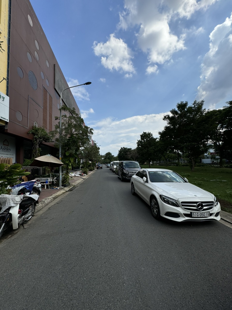 Cho thuê nhà mặt tiền khu Kim Sơn, Nguyễn Hữu Thọ, Quận 7 có hầm+lửng+3 lầu, thang máy 10