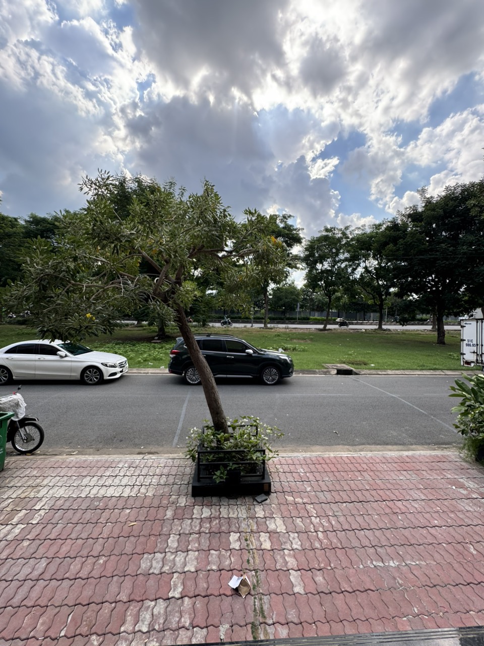 Cho thuê nhà mặt tiền khu Kim Sơn, Nguyễn Hữu Thọ, Quận 7 có hầm+lửng+3 lầu, thang máy 1