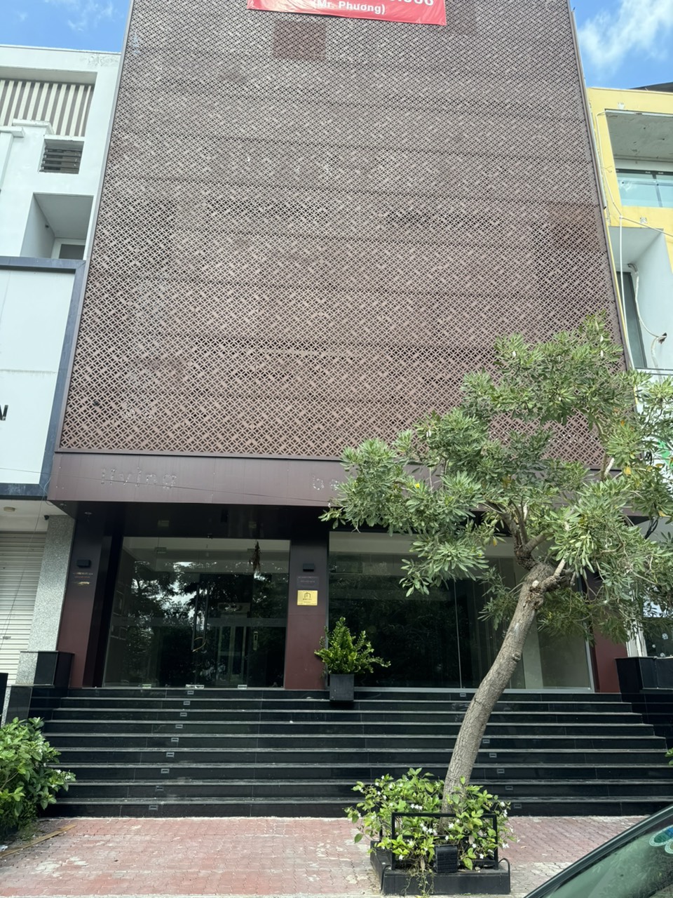 Cho thuê nhà mặt tiền khu Kim Sơn, Nguyễn Hữu Thọ, Quận 7 có hầm+lửng+3 lầu, thang máy 9