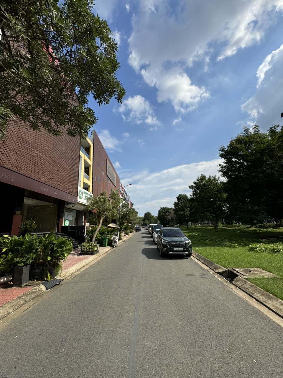 Cho thuê nhà mặt tiền khu Kim Sơn, Nguyễn Hữu Thọ, Quận 7 có hầm+lửng+3 lầu, thang máy 8