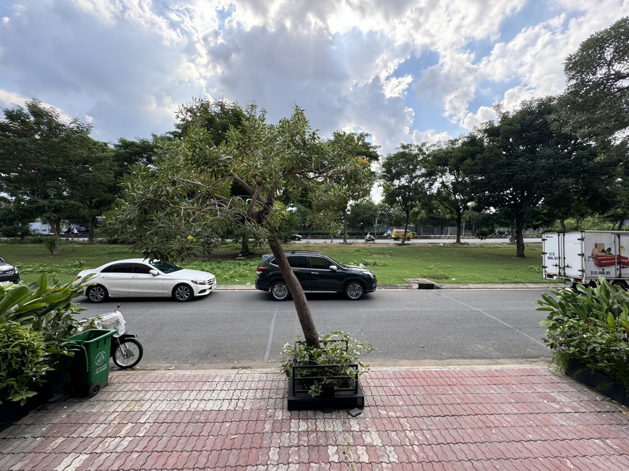 Cho thuê nhà mặt tiền khu Kim Sơn, Nguyễn Hữu Thọ, Quận 7 có hầm+lửng+3 lầu, thang máy 6