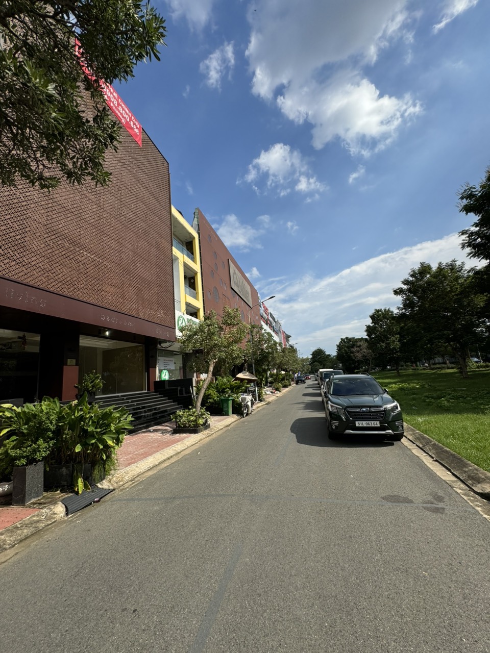 Cho thuê nhà mặt tiền khu Kim Sơn, Nguyễn Hữu Thọ, Quận 7 có hầm+lửng+3 lầu, thang máy 4