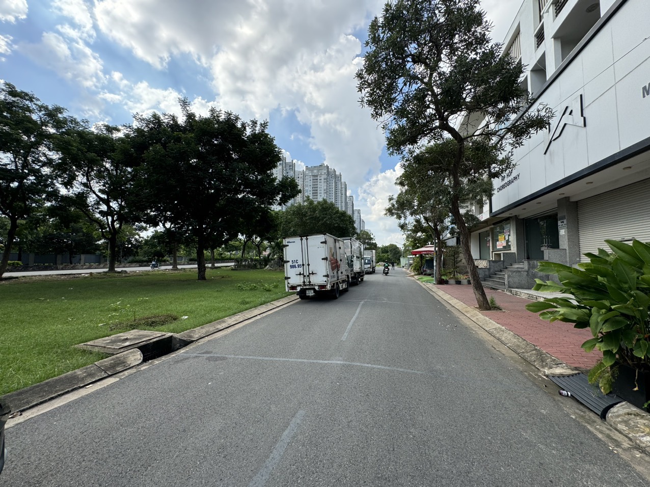 Cho thuê nhà mặt tiền khu Kim Sơn, Nguyễn Hữu Thọ, Quận 7 có hầm+lửng+3 lầu, thang máy 3