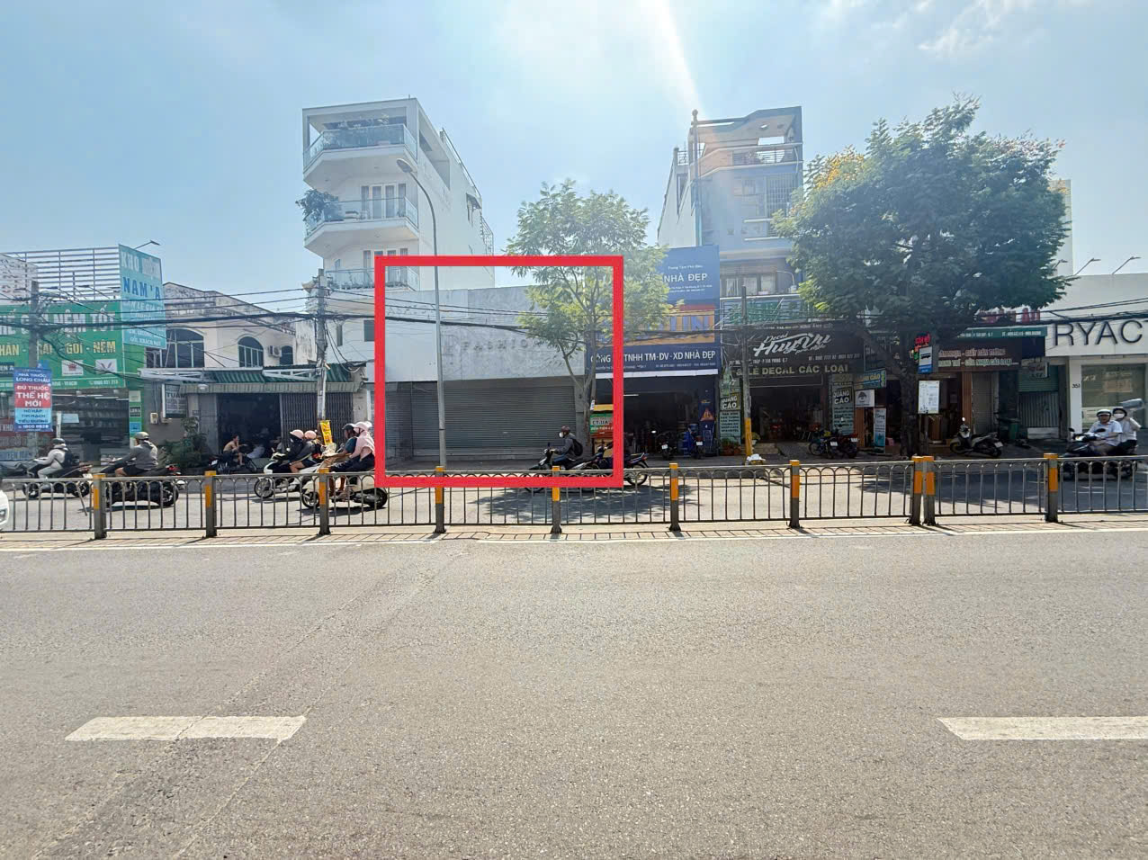 Cho thuê nhà mặt tiền Nguyễn Thị Thập, Quận 7 xây 3 tầng sân trước rộng tiện kinh doanh – 234.98m2
