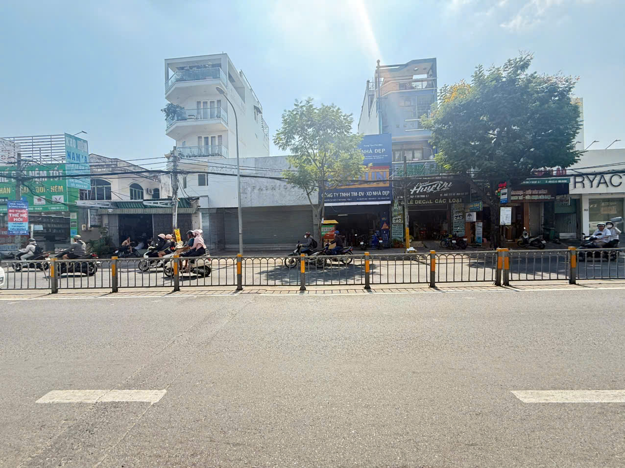 Cho thuê nhà mặt tiền Nguyễn Thị Thập, Quận 7 xây 3 tầng sân trước rộng tiện kinh doanh – 234.98m2 2