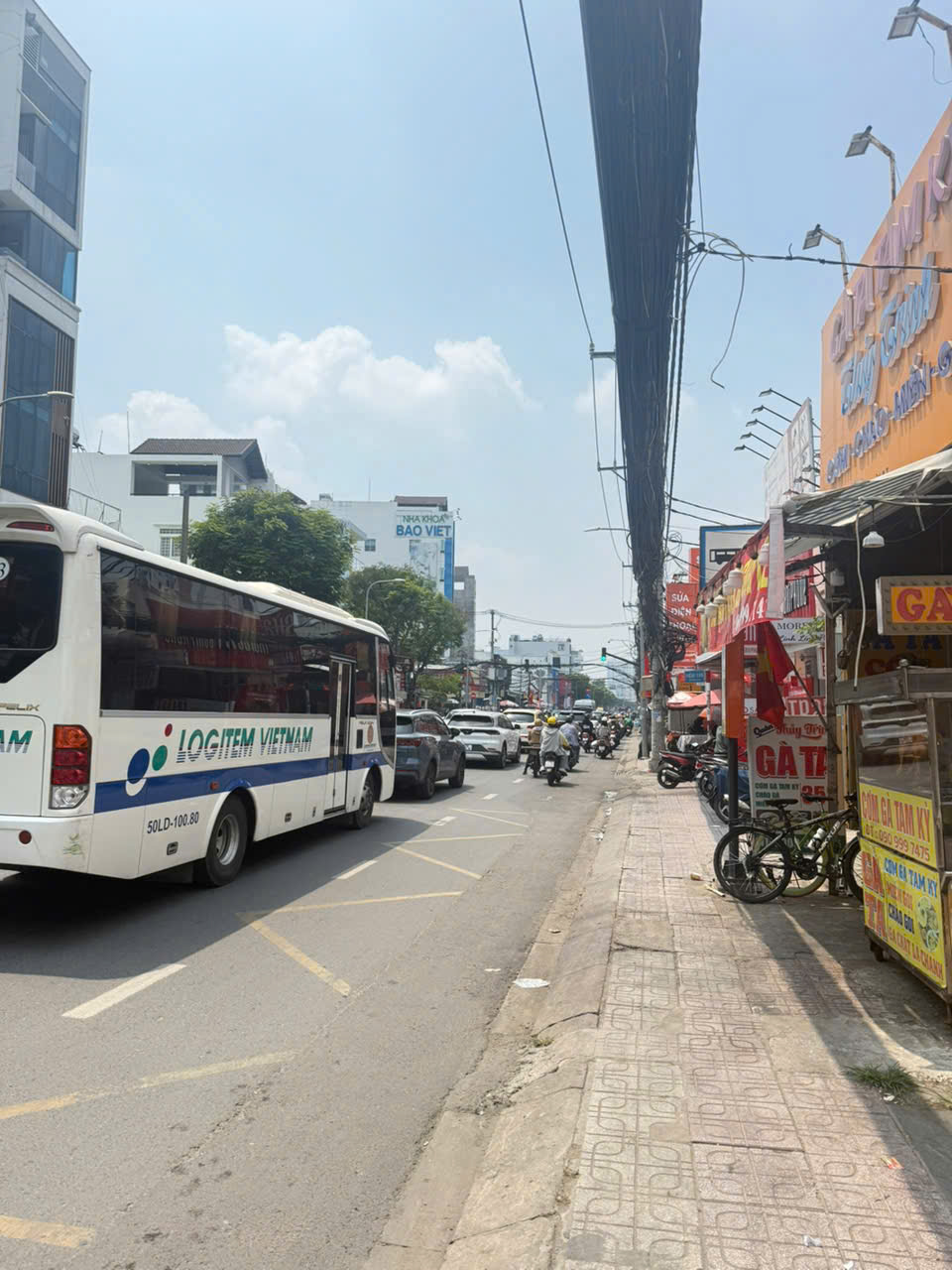 Cho thuê nhà mặt tiền Nguyễn Thị Thập, Quận 7 xây 3 tầng sân trước rộng tiện kinh doanh – 234.98m2 1