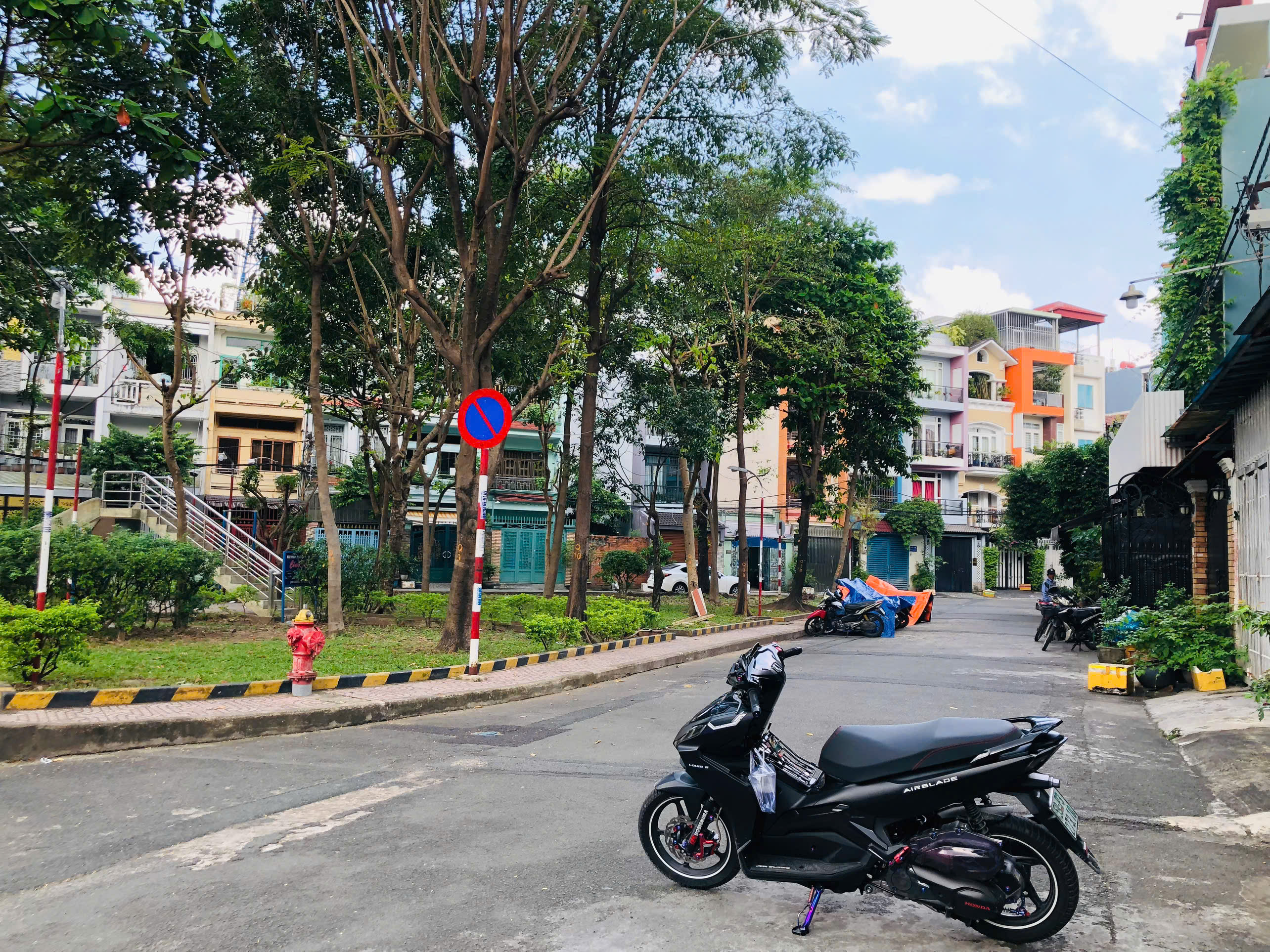 Bán hoặc cho thuê nhà phố 39-41 Cầu Xéo, Quận Tân Phú vị trí đẹp xây 4 tầng có 3 phòng ngủ + phòng g 4