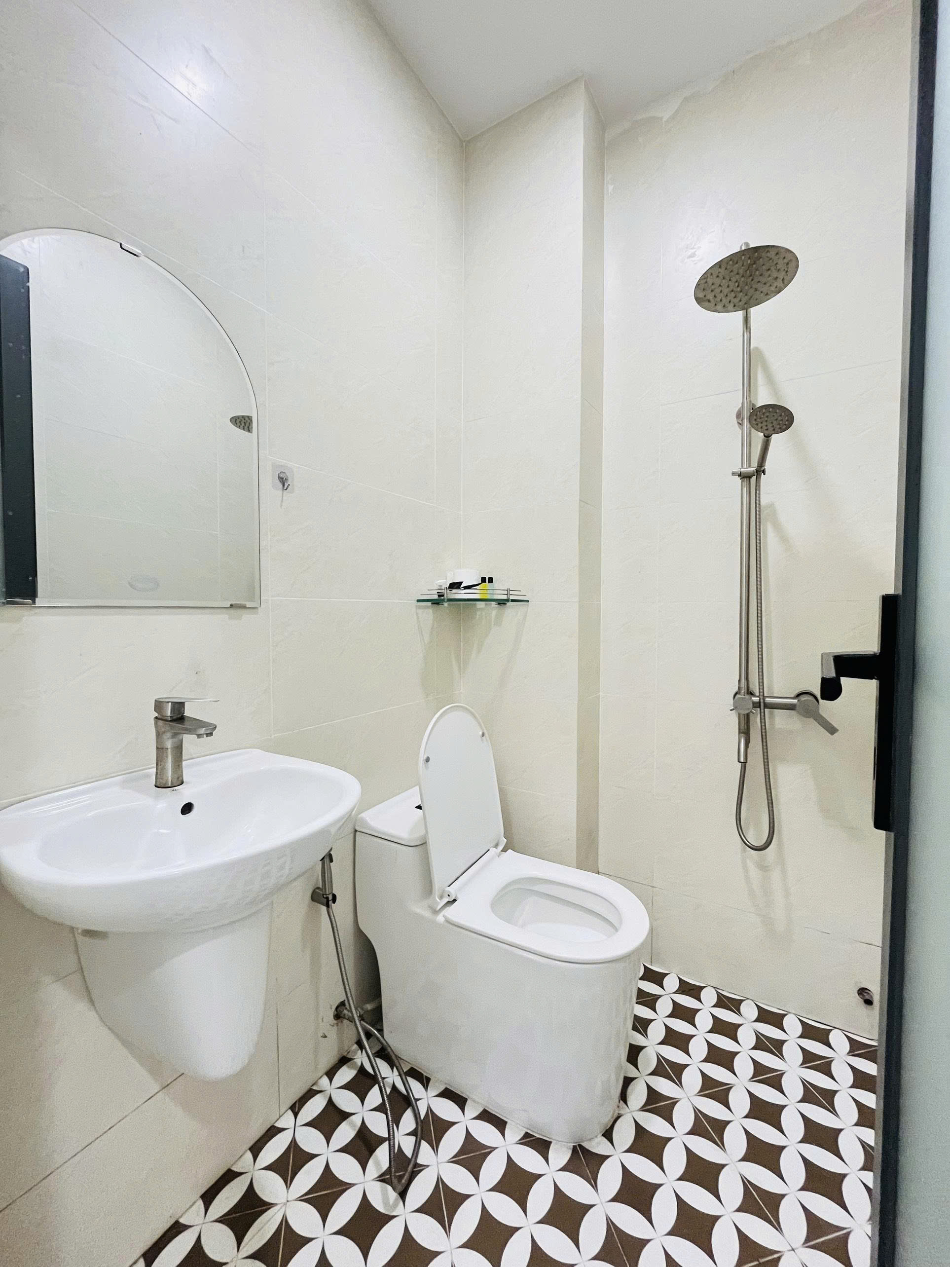 House for sale in front of 3/2 street, District 11, building 6 floors, for rent 20 million/month – 24m2 9