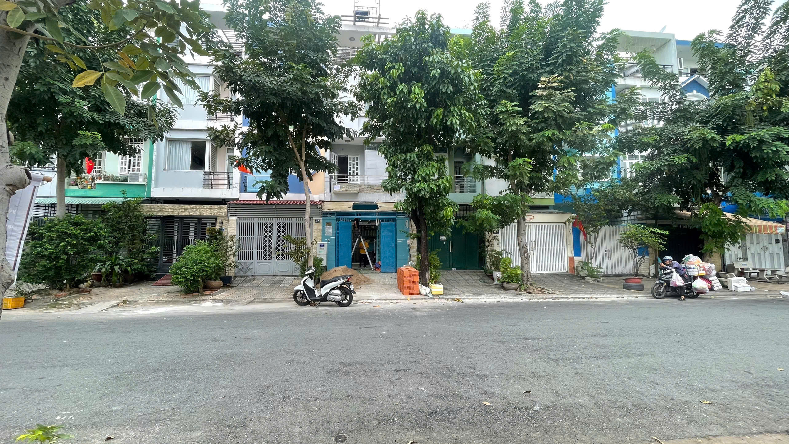 Bán hoặc cho thuê nhà phố 63 đường số 30 KDC An Phú Hưng, Quận 7 có 3 lầu, đường rộng 1