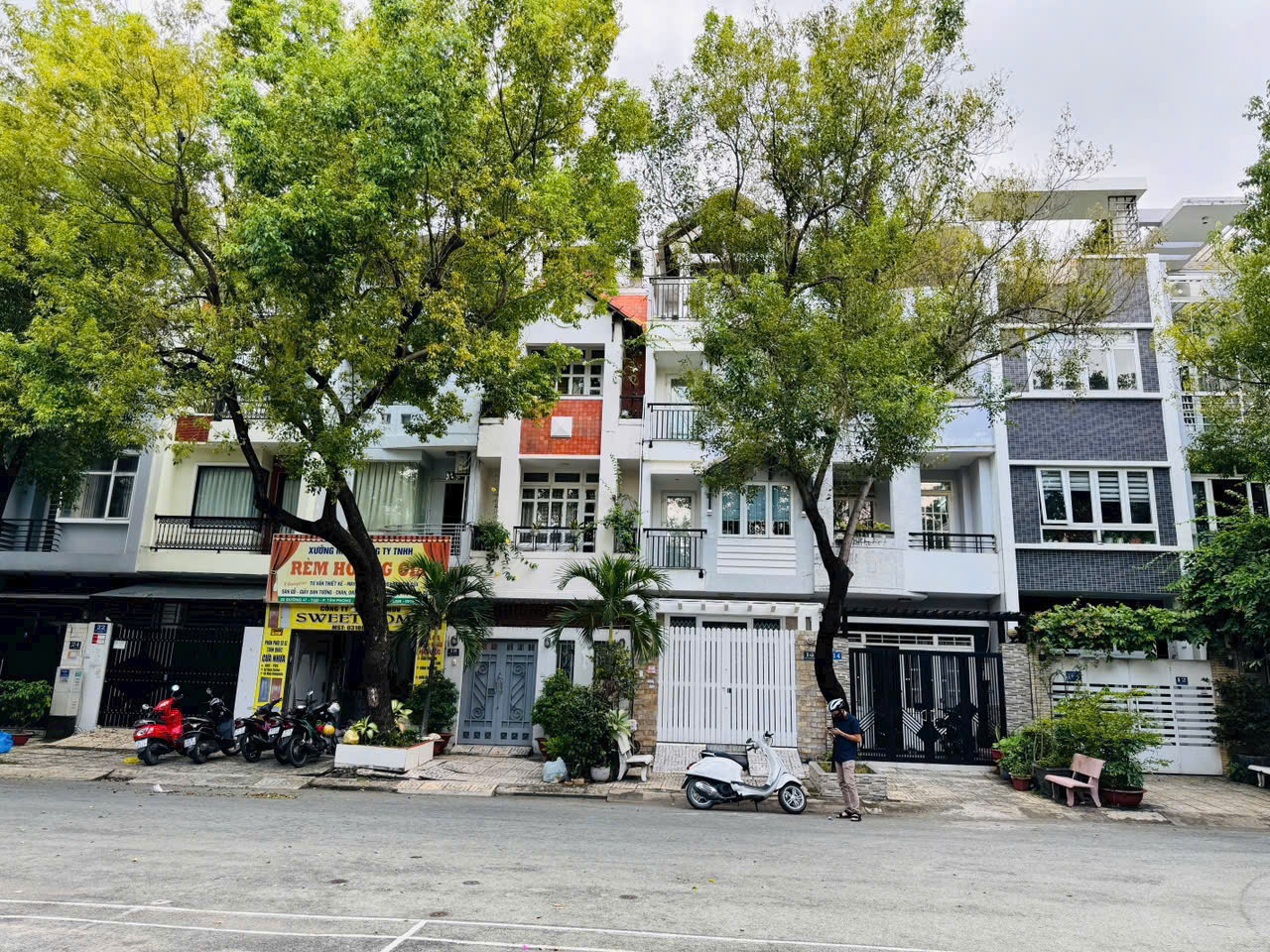 Bán nhà phố KDC An Phú Hưng, Quận 7 xây 4 tầng có 4 phòng ngủ, nội thất cơ bản 1