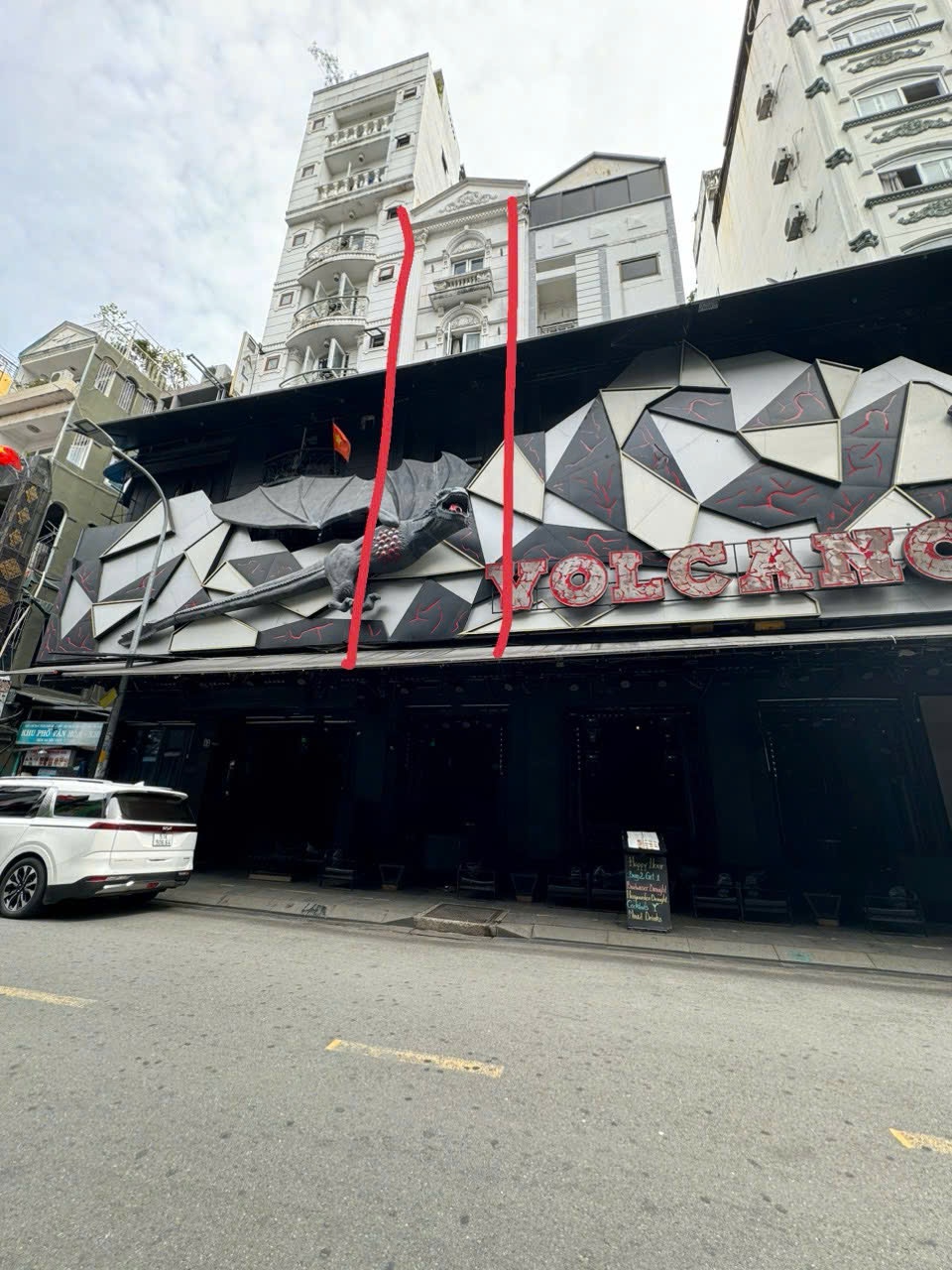 Bán nhà phố Bùi Viện Quận 1 đang cho thuê 9700 usd/tháng sổ hồng