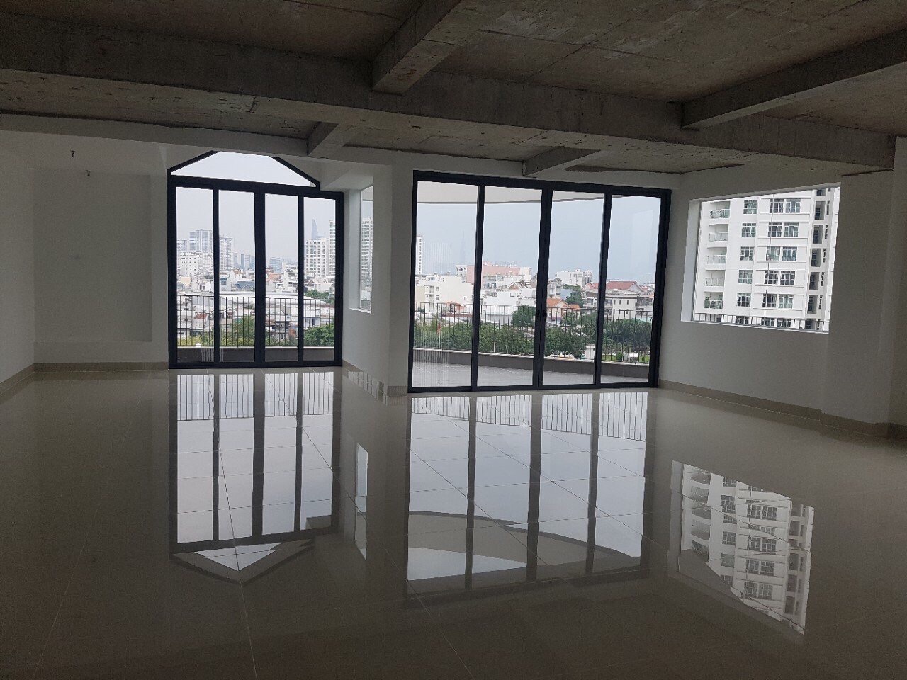 House for rent in front of D4 Him Lam street, District 7, corner apartment with 5 floors with elevator 2