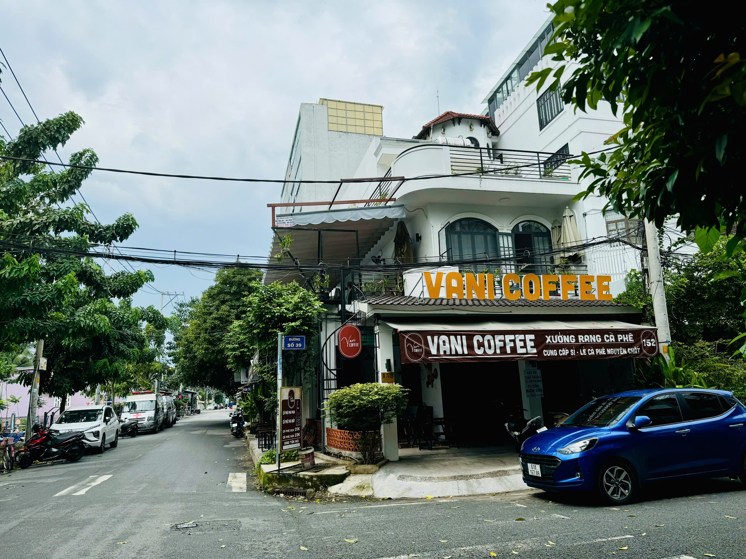 Bán nhà phố đường 39, Phường Tân Quy, Quận 7 căn góc, view sông, công viên có chỗ đậu xe 2