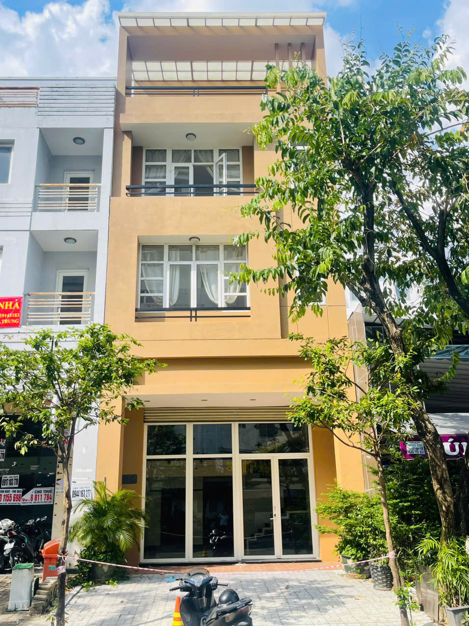 Bán hoặc cho thuê nhà phố đường Lê Văn Thêm, Hưng Phước 1, Phú Mỹ Hưng, Quận 7 có 5 tầng