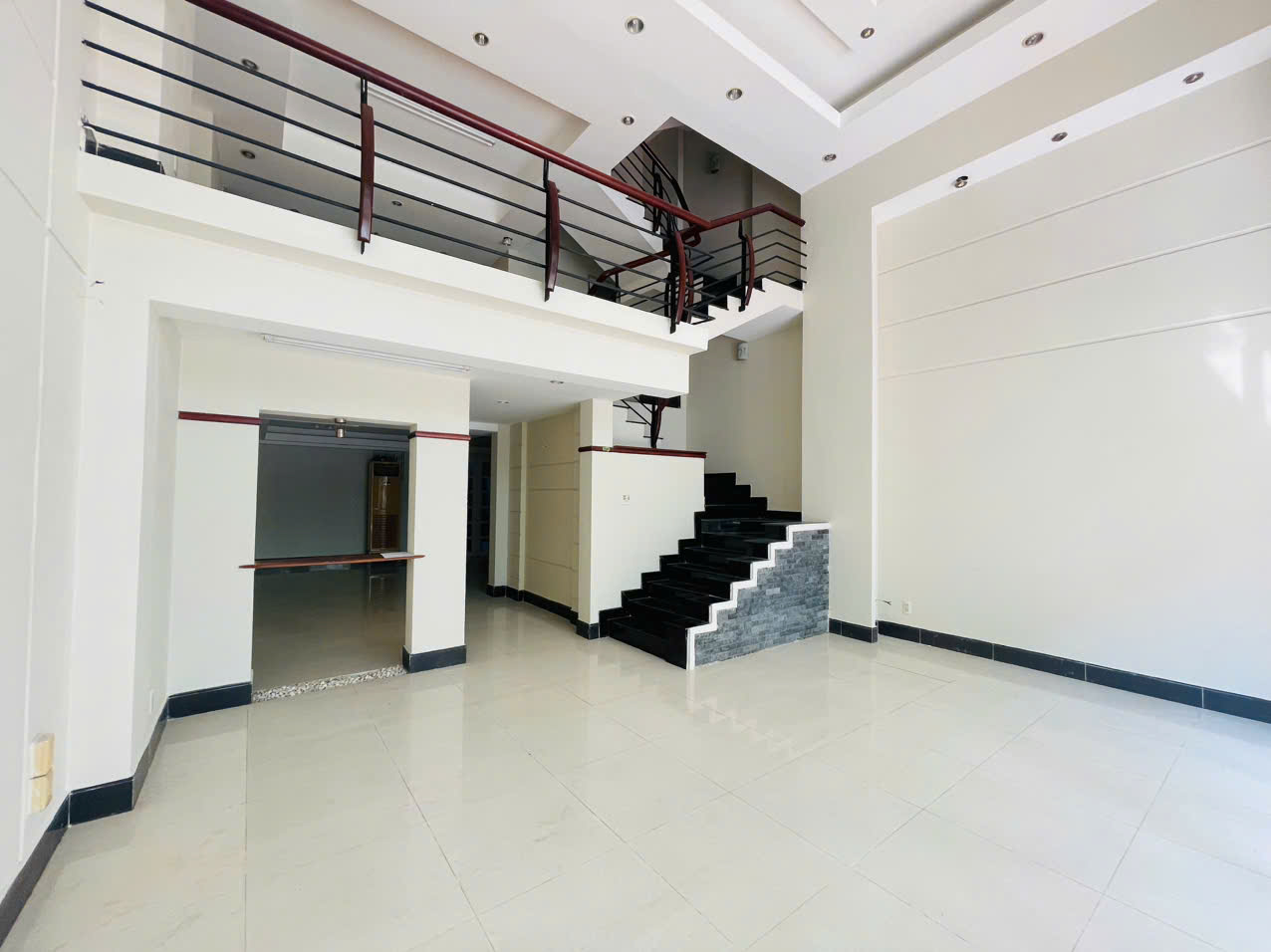 Bán hoặc cho thuê nhà phố đường Lê Văn Thêm, Hưng Phước 1, Phú Mỹ Hưng, Quận 7 có 5 tầng 7