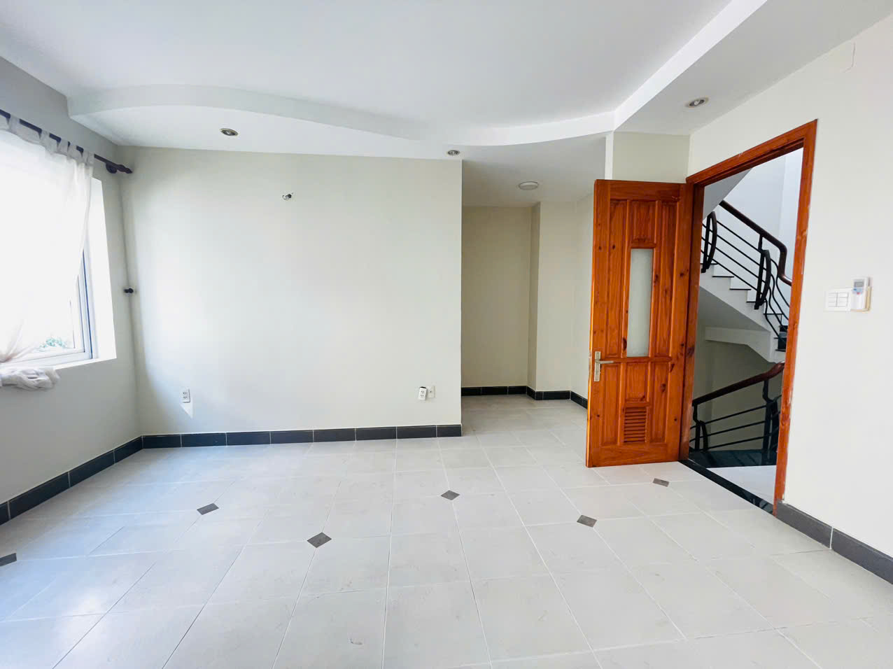 Bán hoặc cho thuê nhà phố đường Lê Văn Thêm, Hưng Phước 1, Phú Mỹ Hưng, Quận 7 có 5 tầng 3