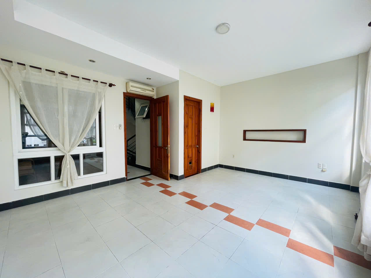 Bán hoặc cho thuê nhà phố đường Lê Văn Thêm, Hưng Phước 1, Phú Mỹ Hưng, Quận 7 có 5 tầng 2