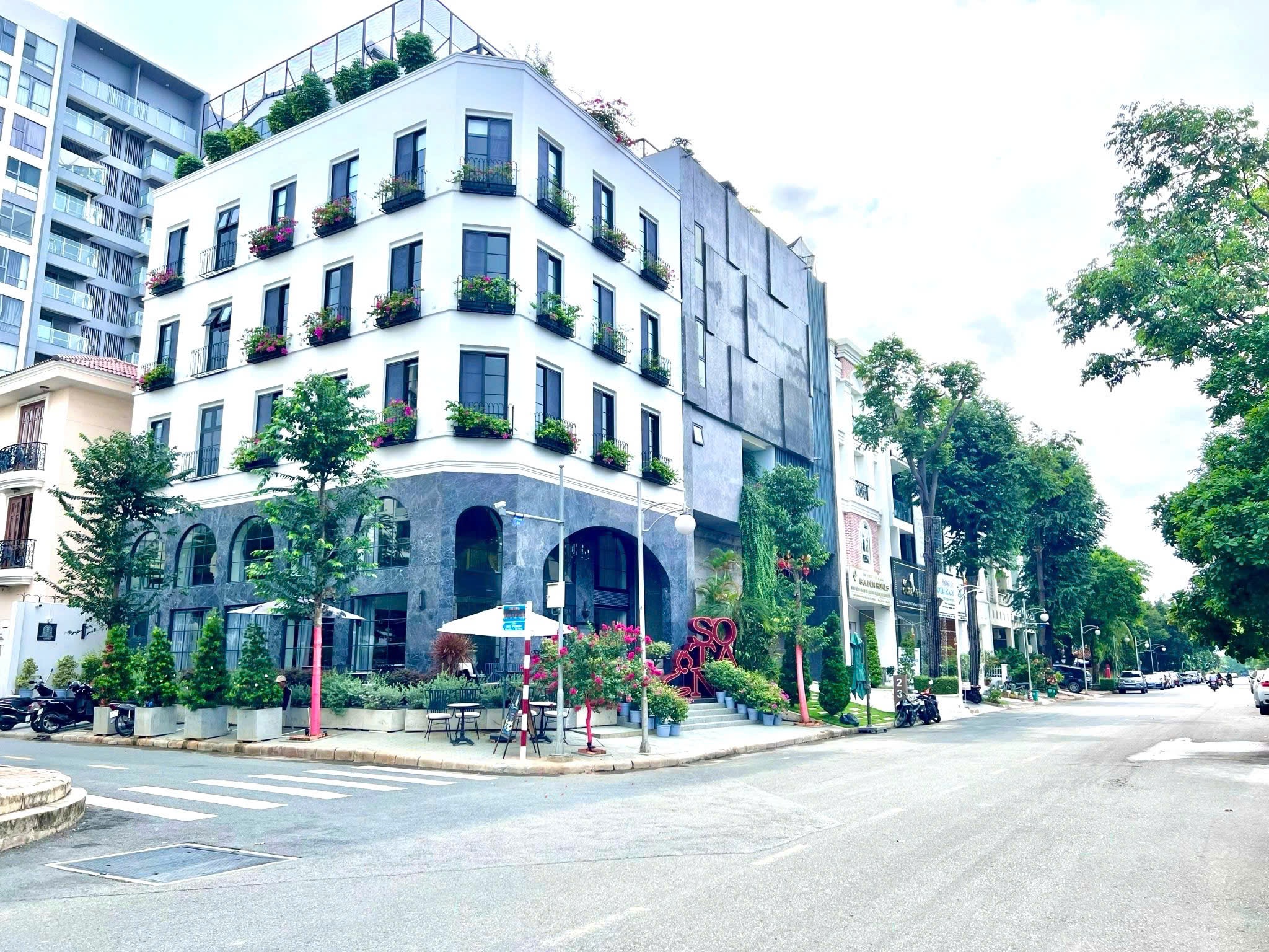 Bán nhà phố đường Phạm Thái Bường, Phú Mỹ Hưng, Quận 7 căn góc có 6 tầng 1