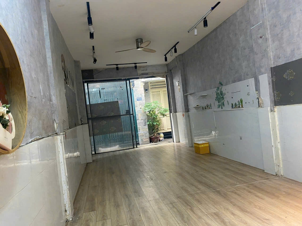 Bán nhà phố hẻm Cống Quỳnh, Phường Phạm Ngũ Lão, Quận 1 có 2 lầu cách phố đi bộ Bùi Viện 300m 1