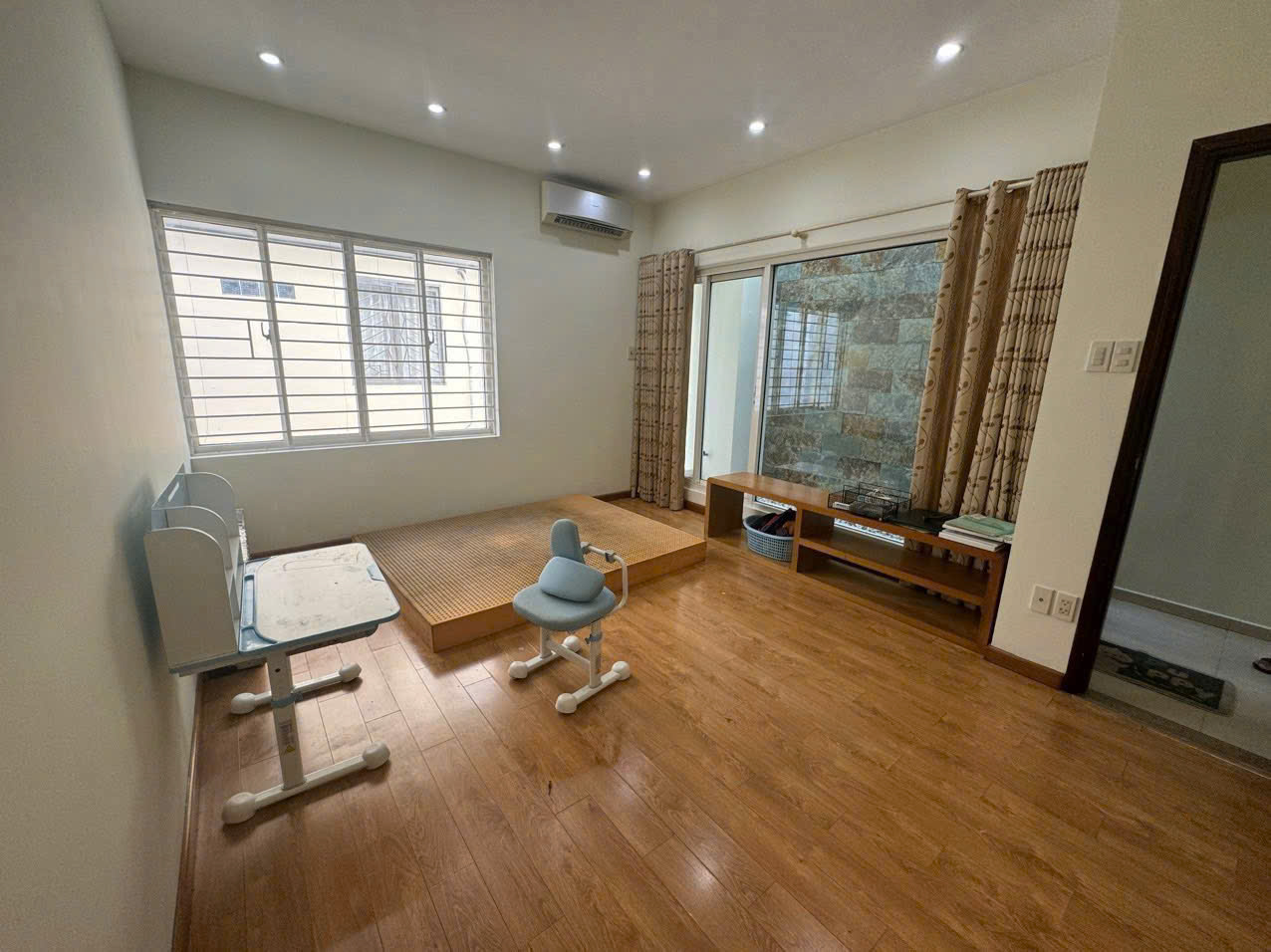 Bán nhà phố Him Lam 6A Trung Sơn, Bình Chánh xây 4 tầng view công viên, hướng Đông – 100m2 10