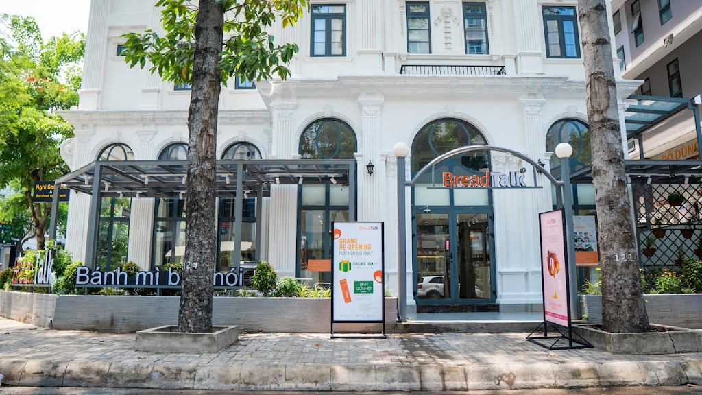 Bán nhà phố Hưng Gia 4 Phú Mỹ Hưng, Quận7 căn góc Phạm Văn Nghị đang cho thuê 170 triệu/tháng