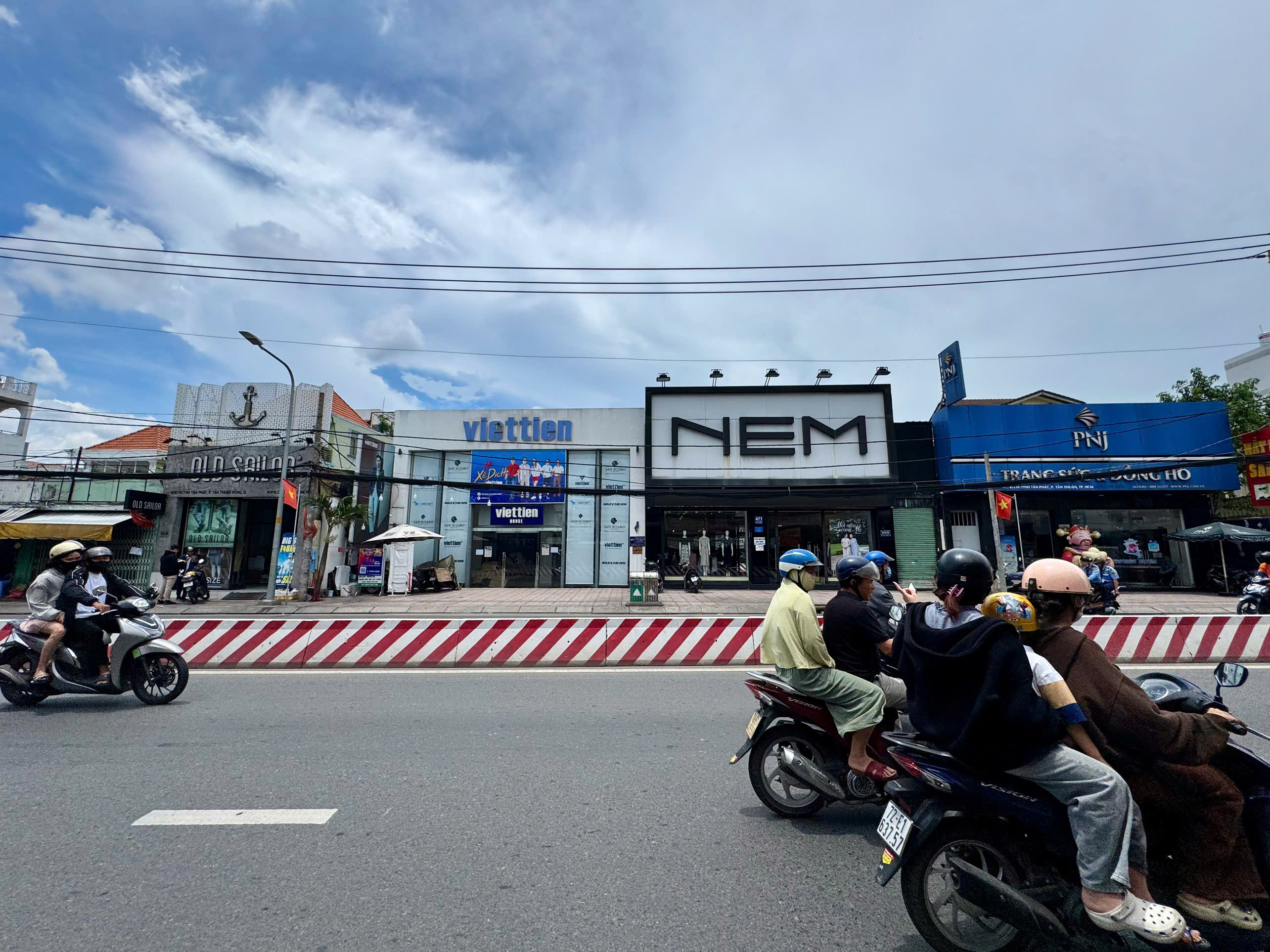 Business front house for rent in Huynh Tan Phat, Phu Thuan Ward, Ho Chi Minh City with a large area – 1080m2 9