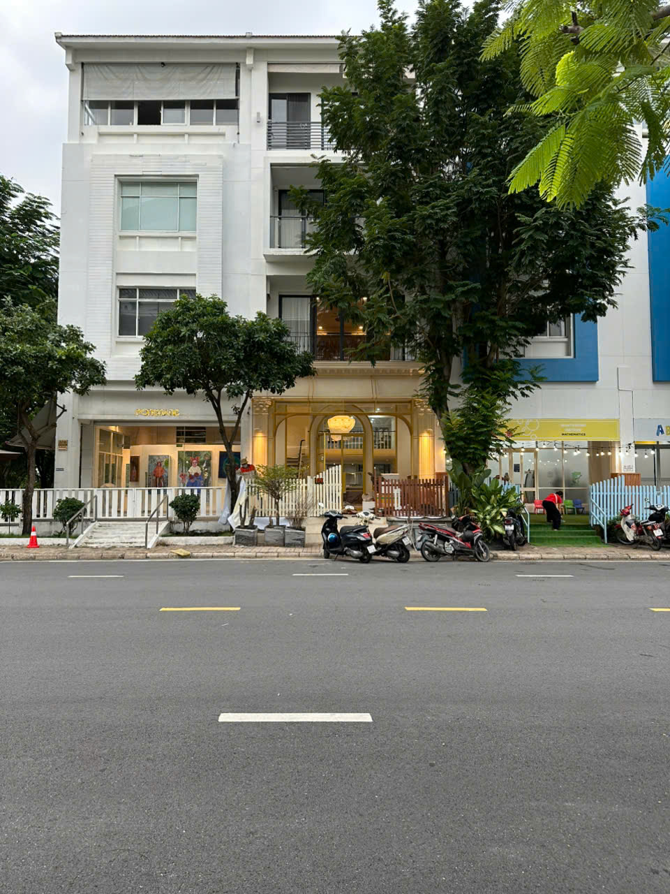 Bán nhà phố kinh doanh Mỹ Kim 3 Phú Mỹ Hưng Quận 7 xây 5 tầng có HD thuê trên 50 triệu/tháng – 111m2