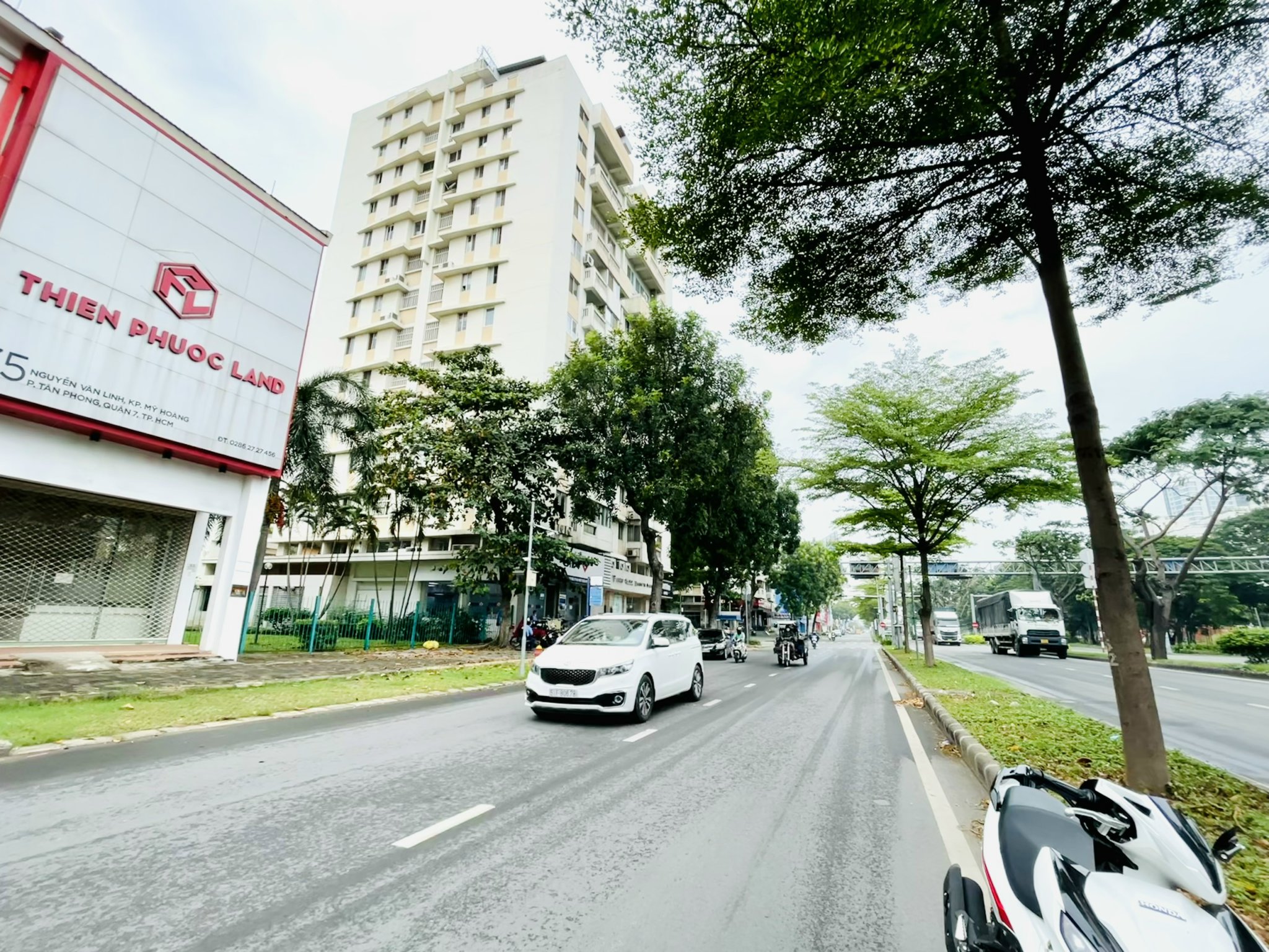Cho thuê nhà phố Mỹ Hoàng, Phú Mỹ Hưng, Quận 7 căn góc mặt tiền Nguyễn Văn Linh 1