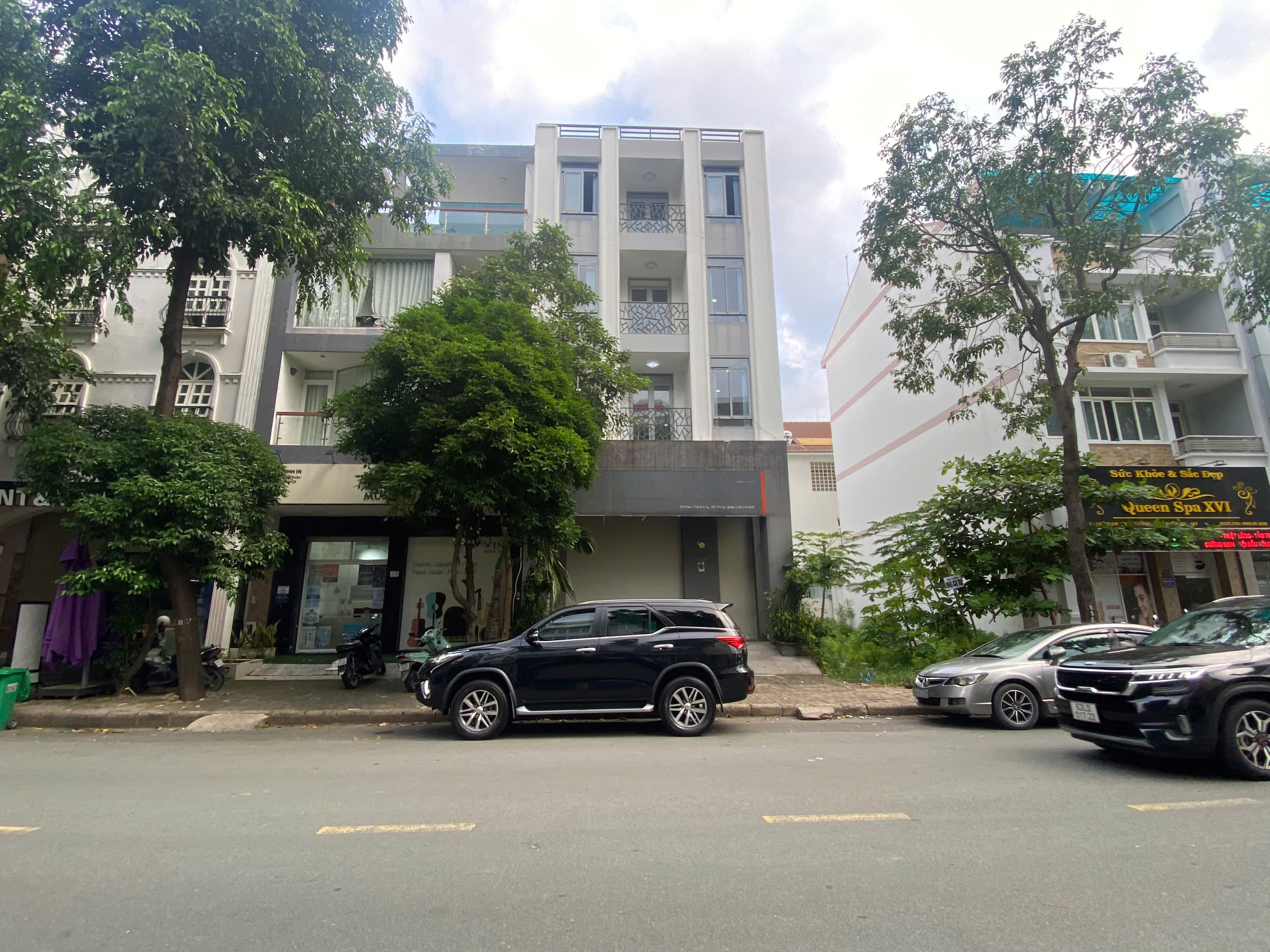 Cho thuê nhà phố Nam Long, Phú Mỹ Hưng, Quận 7 có 5 tầng, thang máy mặt tiền đường lớn